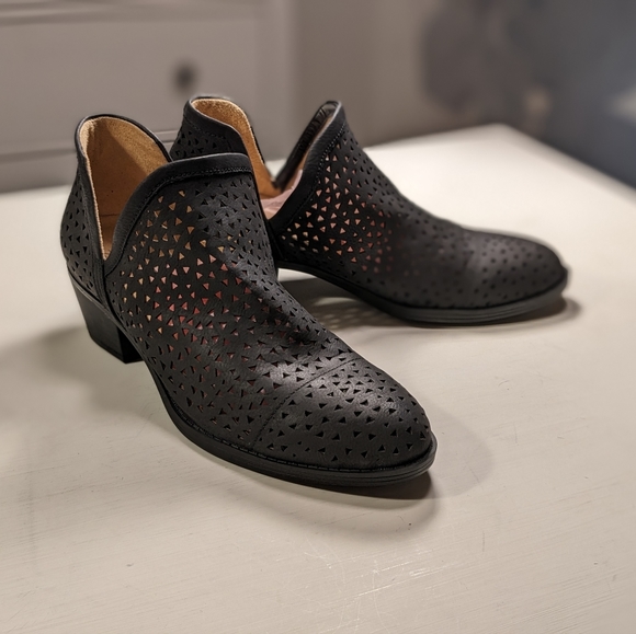 ๐ค Naturalizer Wanita Perforated Ankle Booties, 8W, NWOB - Picture 2 of 12